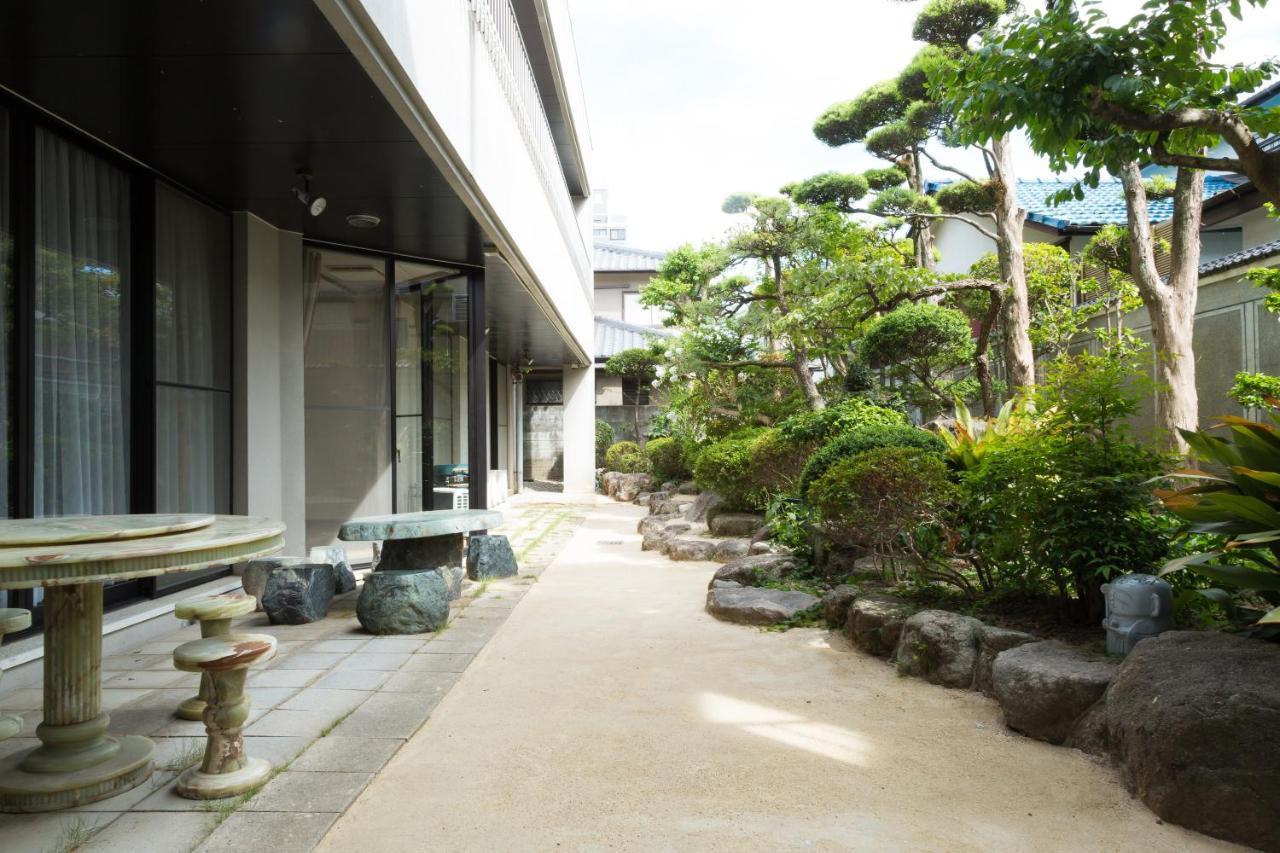Guest House Hakozaki Garden Fukuoka  Exteriör bild